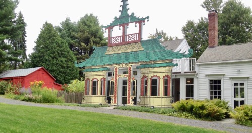 magicalandsomeweirdhometours: When people drive by Cary and Simon’s 1830s farmhouse in Ghent, New Yo