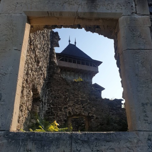 #Zřícenina hradu Něvické. #hrad #Ukrajina #Karpaty #Zakarpatí #ужанскаядолина (