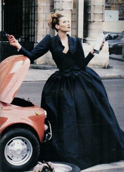 80S-90S-Supermodels:  “Carla Bruni S'enflamme Pour La Houte Couture”, Elle France,