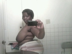 damnherassfat:  alliwantispussy: thiqdivazent:  I💋Ratchetness  DAMNNNNNN  she still unknown!