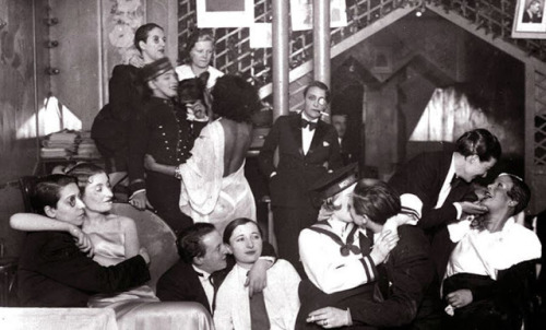 funkpunkandroll84: A lesbian party during the Weimar Republic
