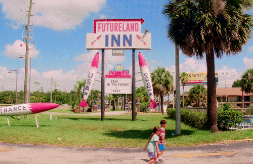 lady-arryn:  Excuse me. Could you give us some change, please? The doctor said we have asthma and we have to eat ice-cream right away.The Florida Project (2017) dir. Sean Baker