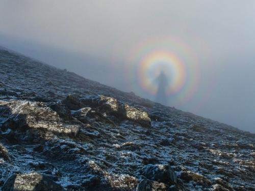 fectusing:Examples of a Brocken Spectre, a phenomenon where a person’s giant shadow appears magnifie