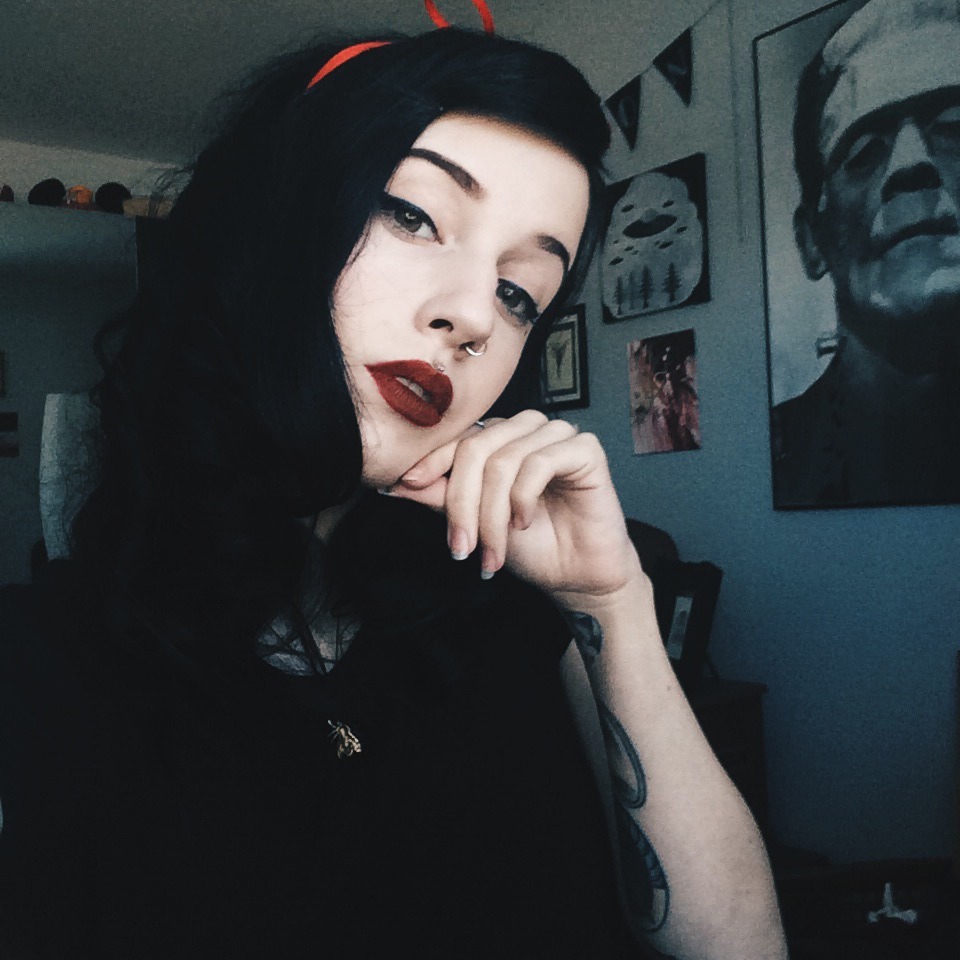 lunariums:  Snow White/Matilda for my last day at work 🍎