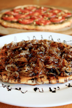 veganinspo:  Pan Fried Caramelised Onion Pizza with Balsamic Reduction