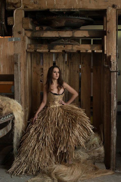 fyeahindigenousfashion: woven flax garments, Lindah Lepou (Samoan)