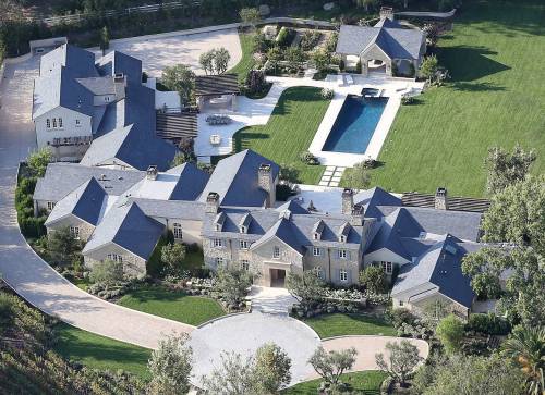 celtic-pyro: evilbuildingsblog:Home of the richest pastor in America, you guessed it- Joel fuckin Os