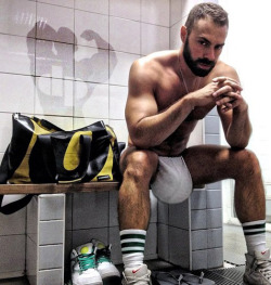 londonxlbulge:  Football jocks eye catching meat bulge  Hairy, sexy, handsome and with an awesome bulge - my kind of man - WOOF