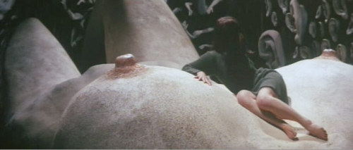 diabeticlesbian:  doormouseetcappendix: Blind Beast (1969) directed by Yasuzo Masumura I