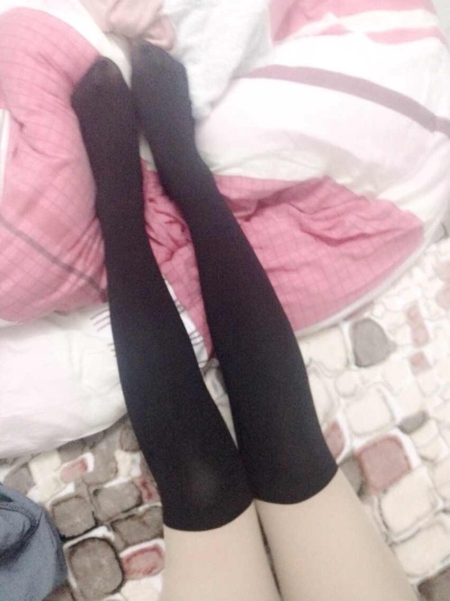 mugoulaoshi: So tired after wearing high heels