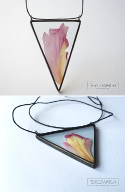 Knitmeapony: Sosuperawesome:  Pressed Flowers And Glass Jewelry And Bow Ties By Tereza
