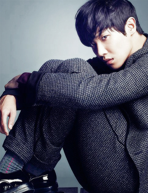 onleejoon:  Lee Joon for Marie Claire, 2013 Dec     