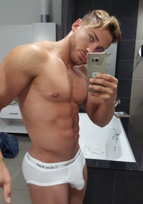 alekzmx:    Henry Licett    