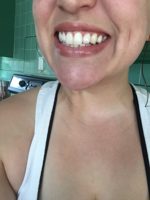 Okay you guys Crest 3D whitening toothpaste actually works. I’ve only used it like five times 