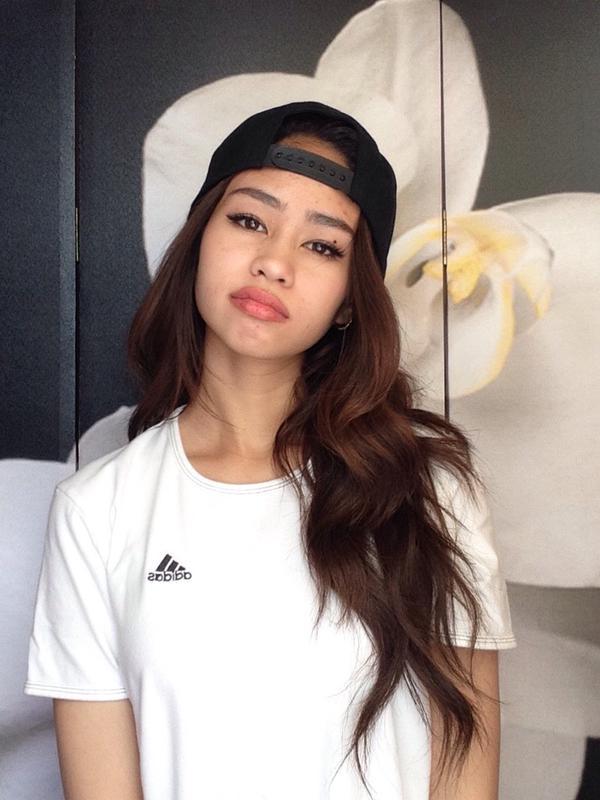 fashionistasrus:  Twitter: Kalani_kaiihttp://fashionistasrus.tumblr.com/