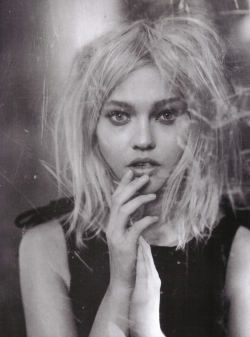 SASHA PIVOVAROVA PHOTOGRAPHY BY PAOLO ROVERSI