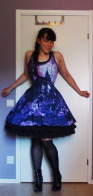 theeverydaygoth:  demonindistress:   blackmilkclothing haunted house skater,stealthed restylepl corset  and a diy hoopskirt.  THIS IS AMAZING