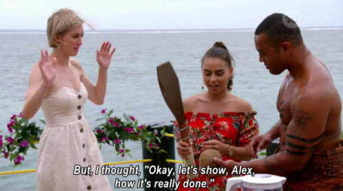 theshapeofagua: These two girls on bachelor in paradise australia really exuding dumbass bisexual en