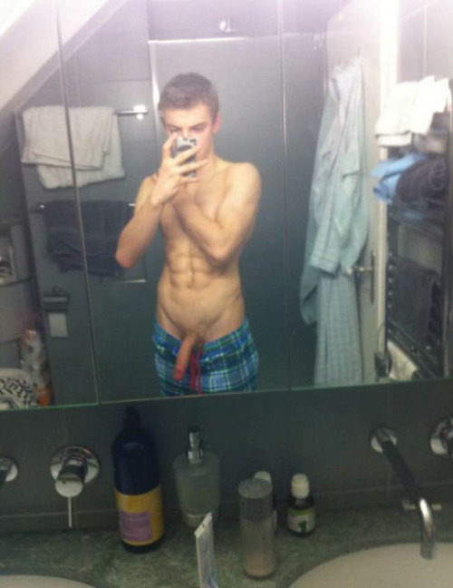 letmetakeadicpic:  straightguynaked:    Horny Straight Guys at http://straightguynaked.tumblr.com/    Nothing better than a guy showing off what he’s got! If you’d like to add your own submit or send them to letmetakeadicpic@gmail.com