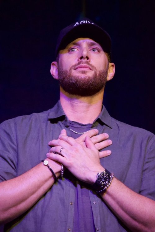 jensenackles-daily: @CreationEnt: There’s nothing quite like #sns at a #SupernaturalCon #SPNDa