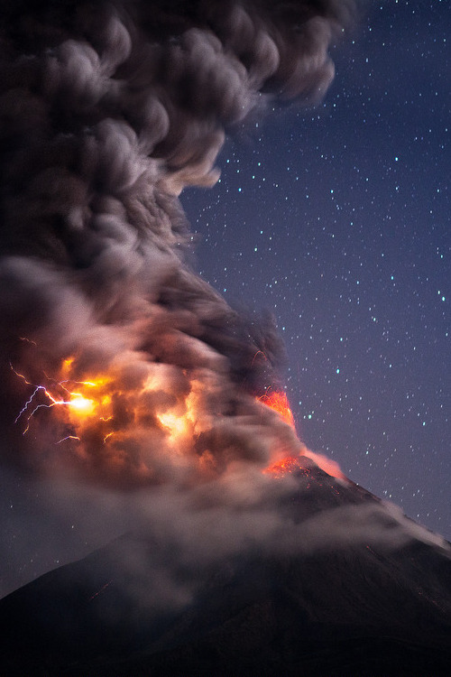 vurtual: Volcanic Lightning (by Christian Villicaña) La Becerrera, Colima, Mexico