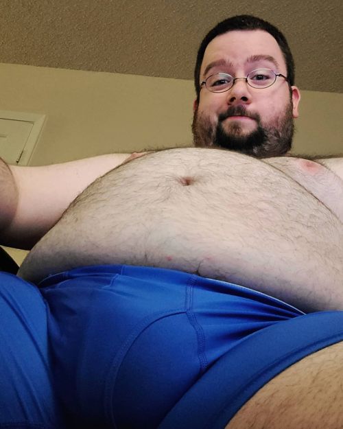 Happy #TummyTuesday ^@^ . . . . #gaychub #gaygainer #lycrafetish #instacub #instagay #instachub ht