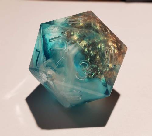the-dice-nest-creates:Handmade chunky d20, made with copper leaf!