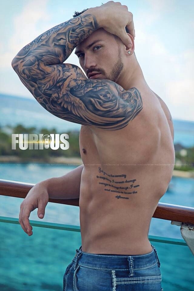 lovebeatsandheartstrings:  Shawn Dawson 😁😏