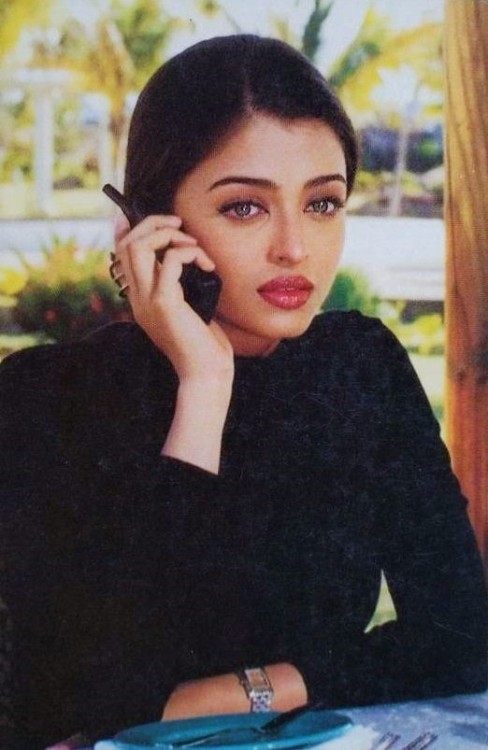 aloneandforsakenbyfateandbyman:Aishwarya Rai, 1990s