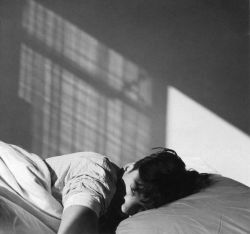 king-without-a-castle:Herbert List -  “Waking up”, 1930.