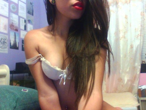 palemania:  http://palemania.tumblr.com/submit  HAIR.  <3