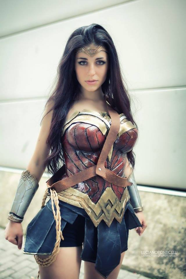hottestcosplaygirls:  cosplayandgeekstuff:    Ambra Pazzani (Italy) as Wonder Woman.