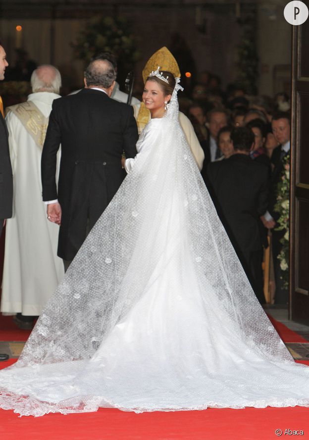 Mantilla lace veil in Cathedral length with beaded lace edge design,  Spanish Wedding veil, Ivory bridal veil, Irene