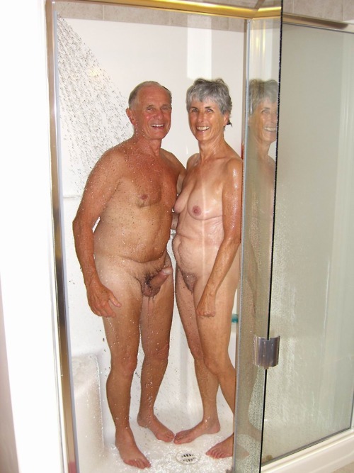 somentesenhoras:  Atendo casal de sehpres e senhoras adoro putaria sou maluco por