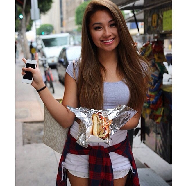 Isn&rsquo;t that smile from @haylebaby to die for?  #hotties #girls #instahotties