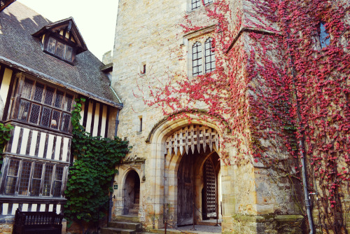 glorianas: hever castle, kent, england, september, 25th, 2015