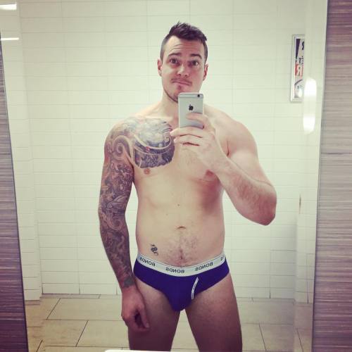 keck321-blog:  cute fit guy in bonds