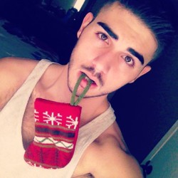 homo-japonica:  Jankyashell selfies are all I want in my stockings