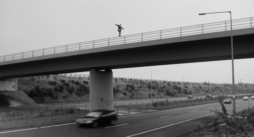 faltariamascom:  Mira el puente