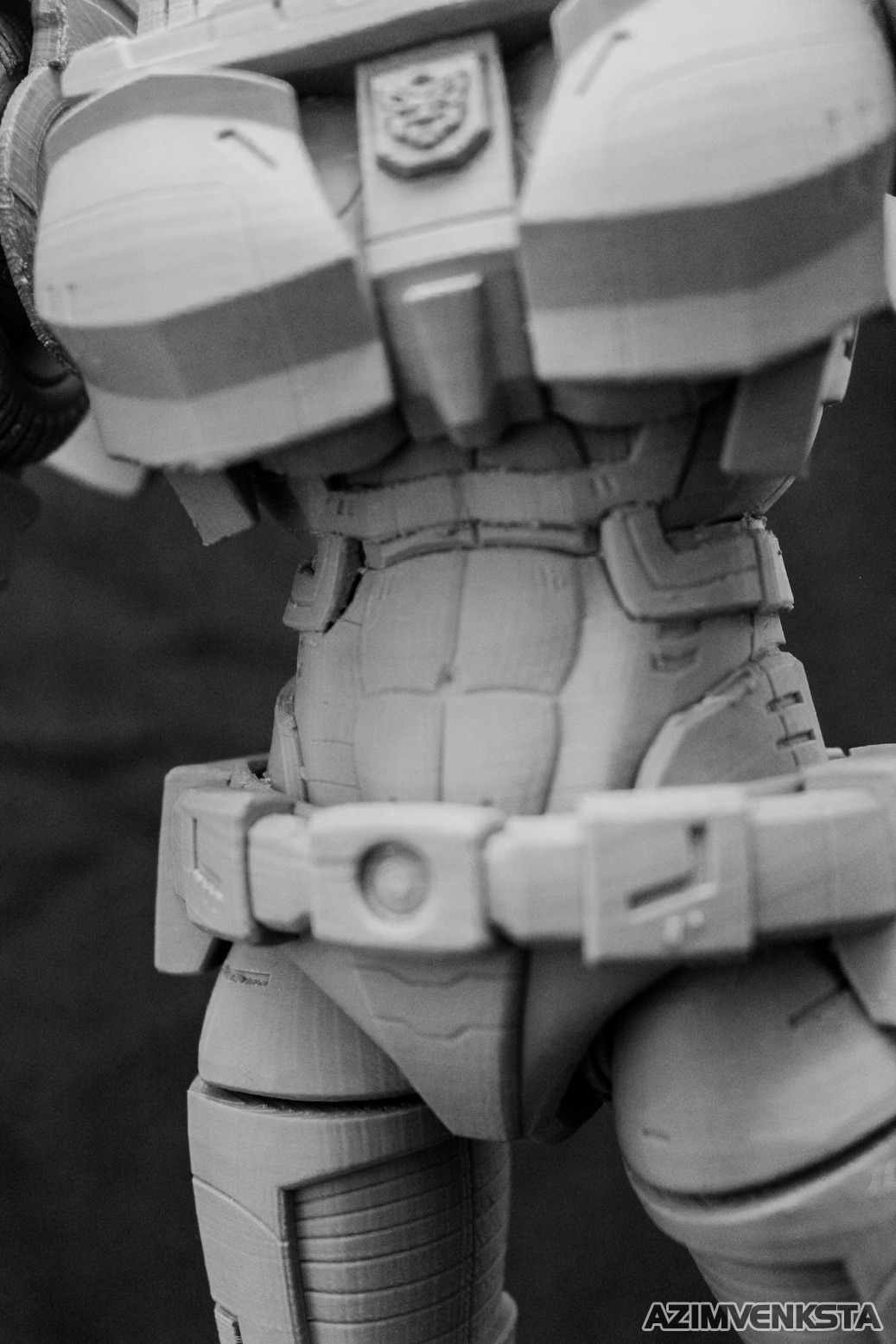 azimvenksta:Part 1:Some detailed photos showing off my Strongarm statue.  I had