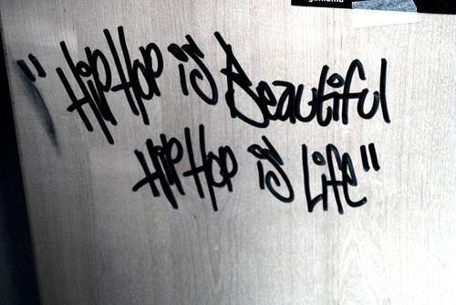 tupaccaresifdontnobodyelsecare:  hiphop is life 