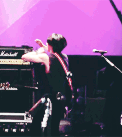 suzhaex:  Yonghwa as ‘Dance Machine’ LOL  