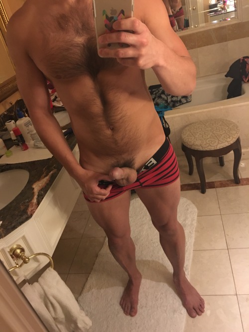 ilikesmalldicks: nate1small:  jtk1986:  My stubby dick, I love to be teased  Such a hot body, but su