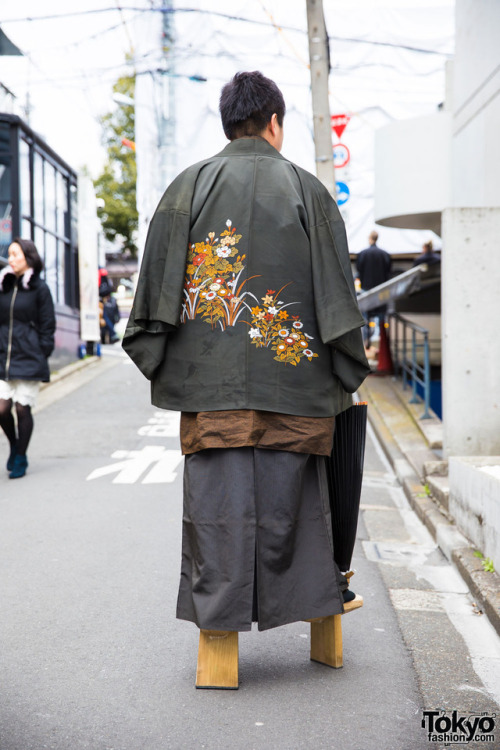 tokyo-fashion:  Hideya on the street in Harajuku wearing traditional Japanese fashion with 25cm single tooth (tengu) geta sandals. Full Look