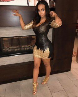 dream-girls-only:  Laraine Parks  GOT DAMNN, SHE&rsquo;S SO MOTHER FUCKIN FINE!