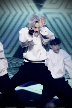 pervingonkpop:  I’ve never seen a more passionate, intense dancer in the 5 years I’ve been into Kpop.