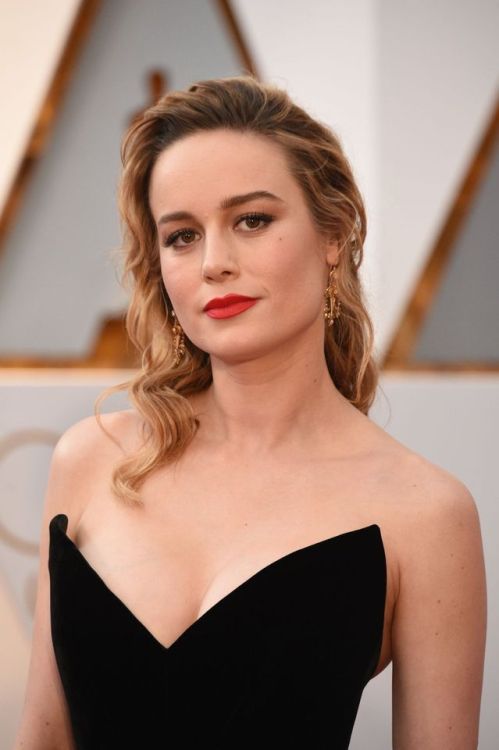 Brie Larson (Captain Marvel) vs Natalia Starr