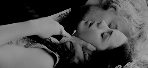 CRAZY KISSING