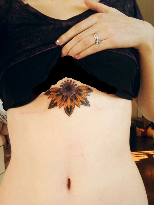 manipura-asana:Tattoo! Sunflower mandala over my 3rd chakra. Love love love how it turned out! 