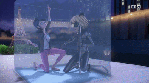 miraculous-ladybug-and-catnoir:Marichat is cute